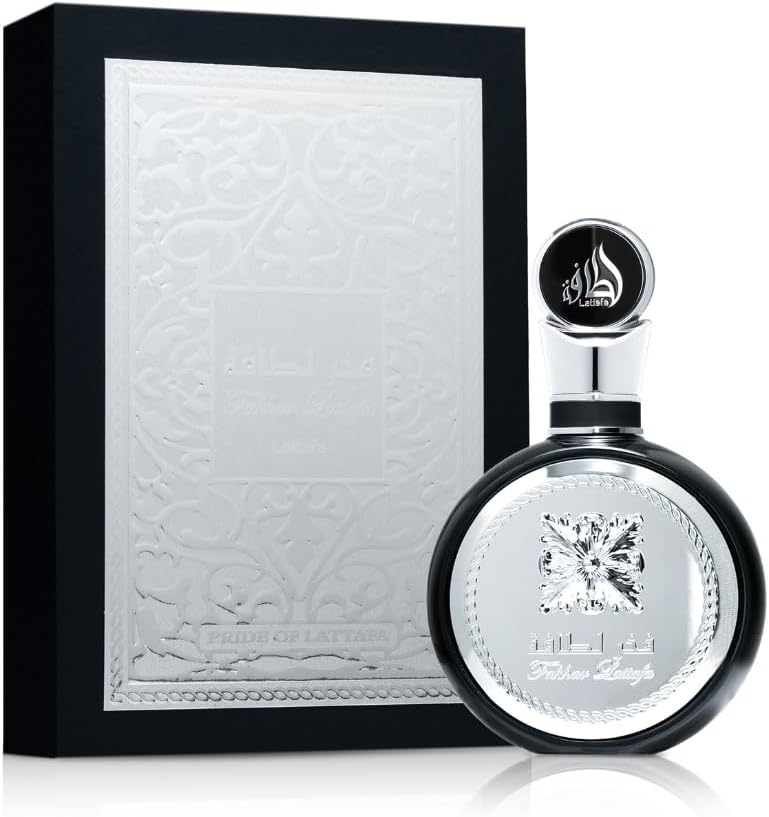 Perfume árabe masculino Pride of Lattafa – frasco redondo prateado com detalhes sofisticados e embalagem luxuosa em relevo, fragrância oriental refinada e intensa.